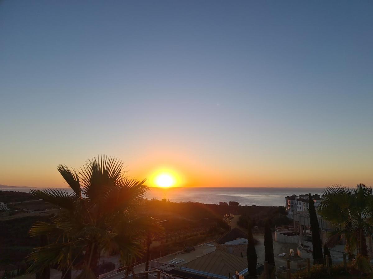 Seaside Serenity - Stylish Apartment With Spectacular Views Manilva Buitenkant foto