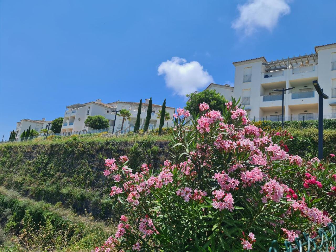 Seaside Serenity - Stylish Apartment With Spectacular Views Manilva Buitenkant foto